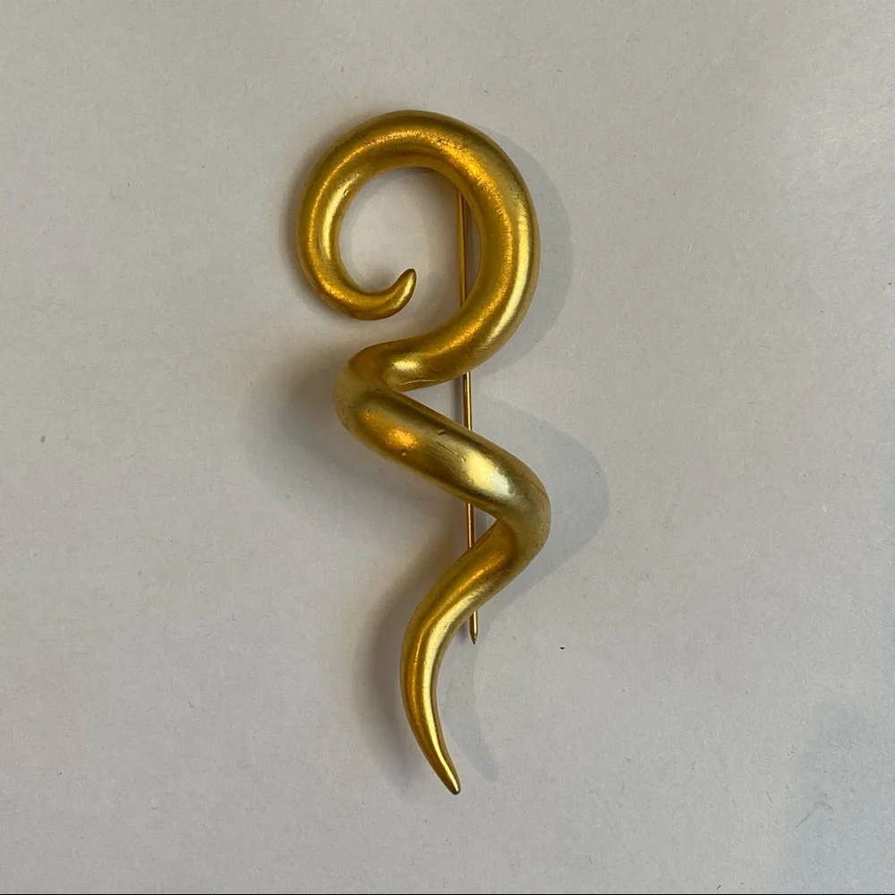 Vintage matte gold toned‎ swirl statement piece jewelry lapel pin brooch